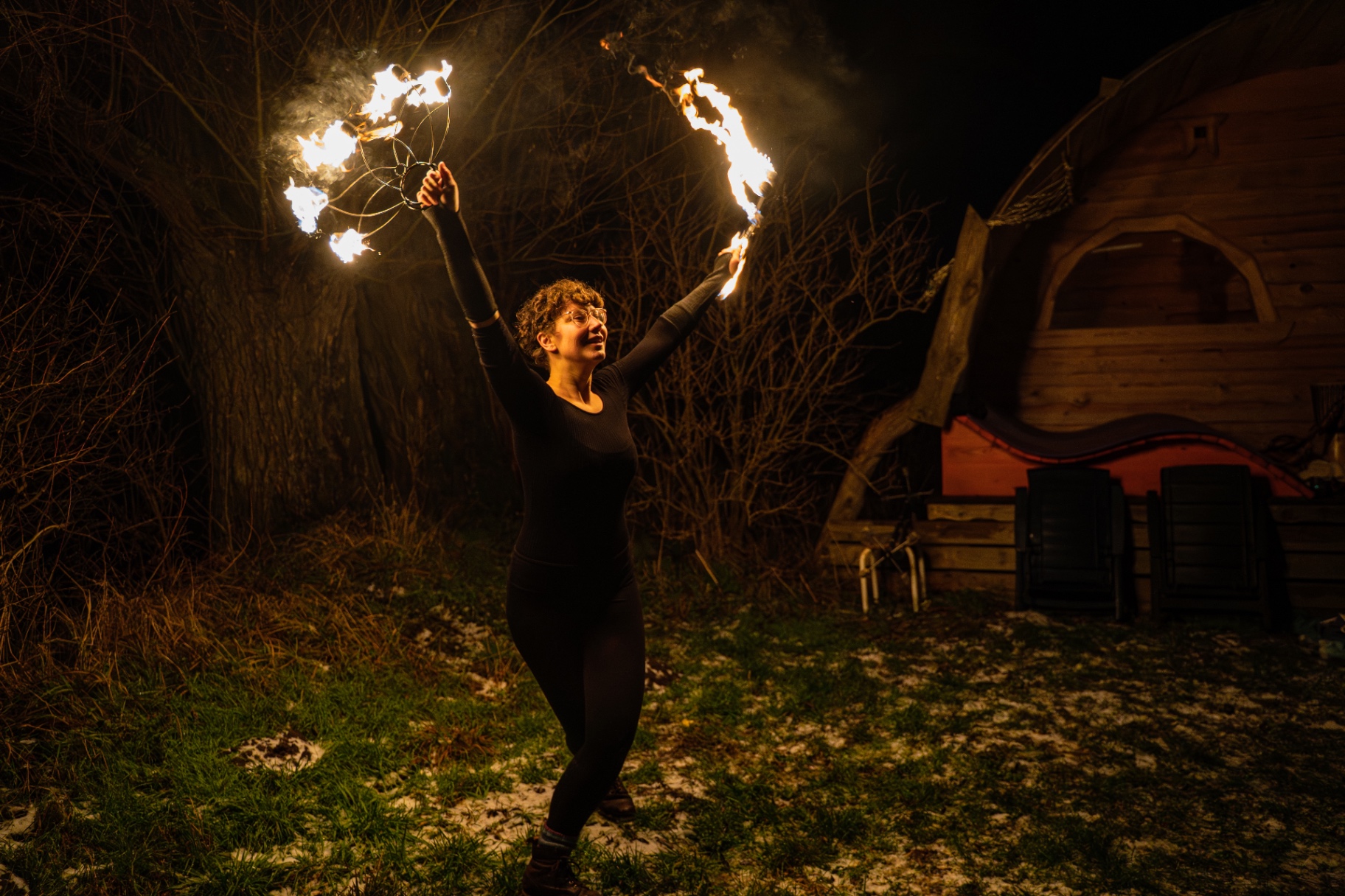 Feuerfächer Performance outdoor bei Nacht
